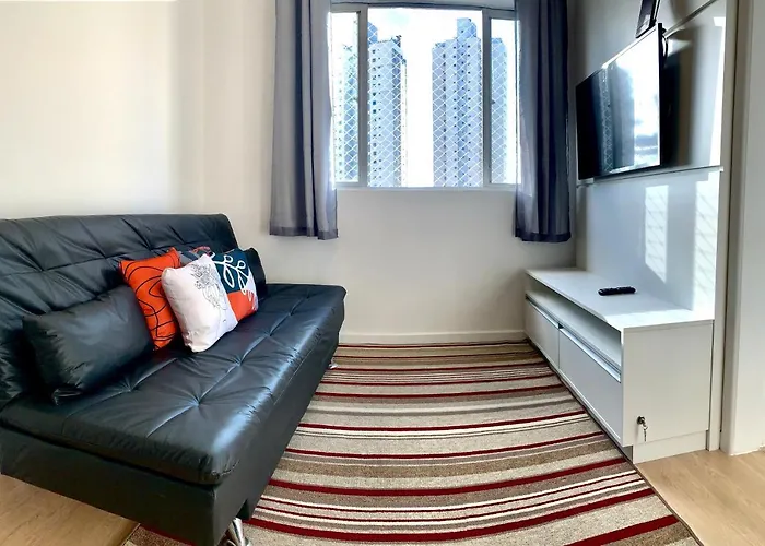 505 - Apartamento Lindo, Amplo E Decorado, Mobiliario Moderno, Cozinha Completa Com Utensilios , Excelente Vista Da Cidade E Localizacao Privelegiada No Bairro Bigorrilho Proximo De Shopping E Parques
